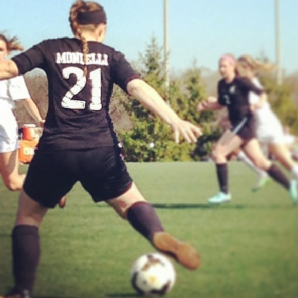 Meet your Posher, Nicole - Picture 1 of 1